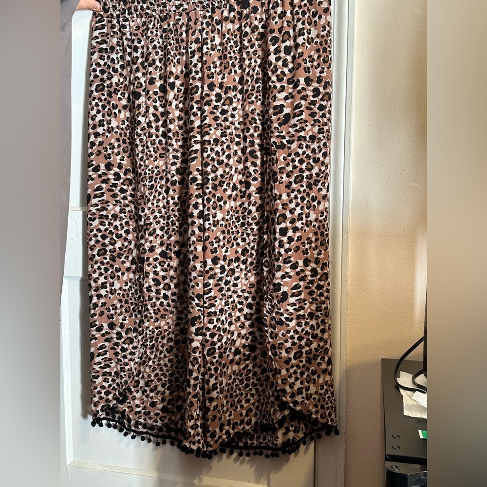 Women’s Leopard Wide Split Leg Pants Size: 2XL - Picture 2 of 4